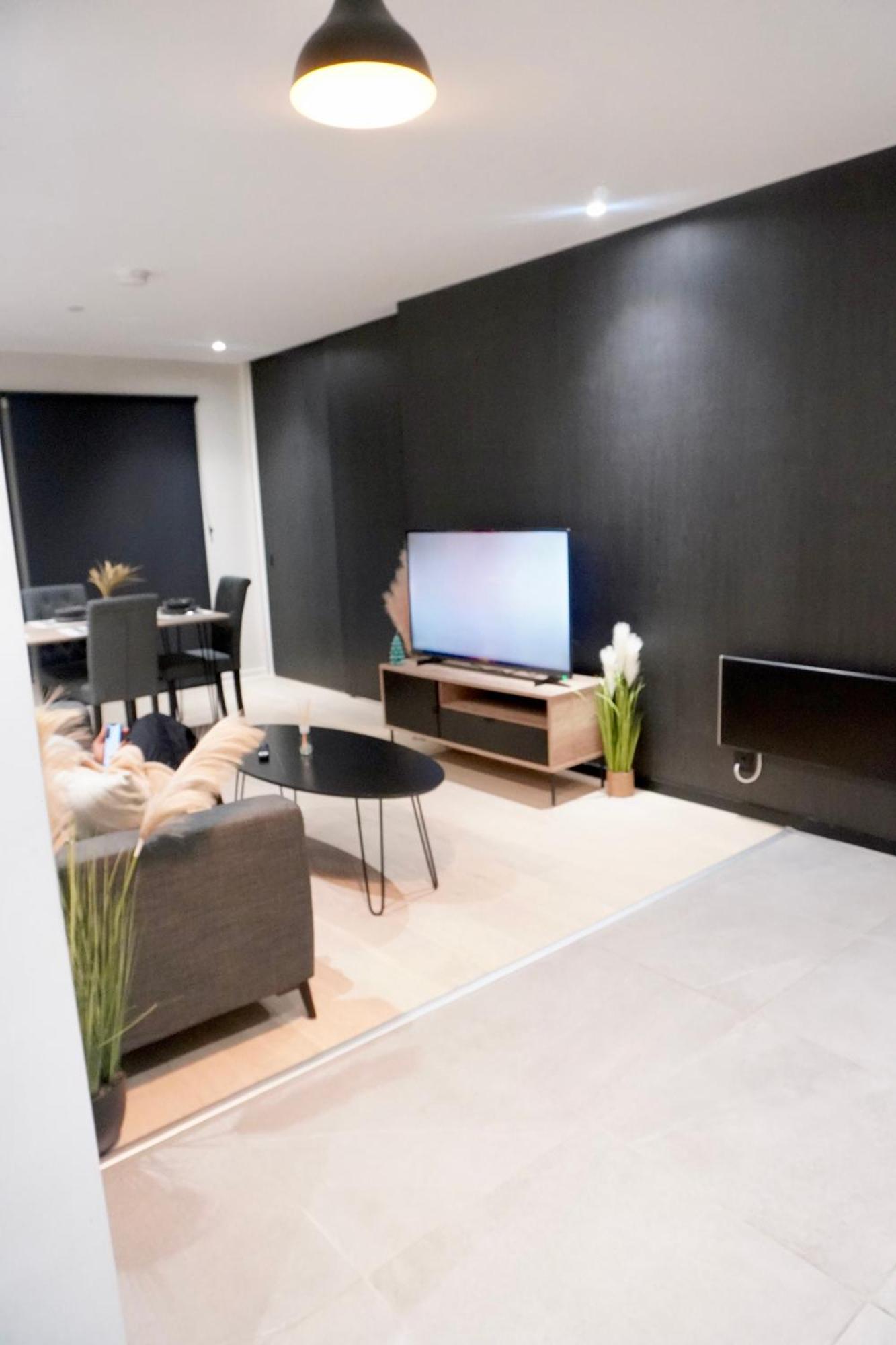 Central Manchester Luxury 2 Bed Apartment With Balcony Εξωτερικό φωτογραφία